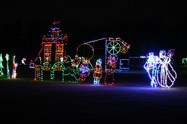 Bingemans-gift-of-lights---Lets-Discover-ON--6