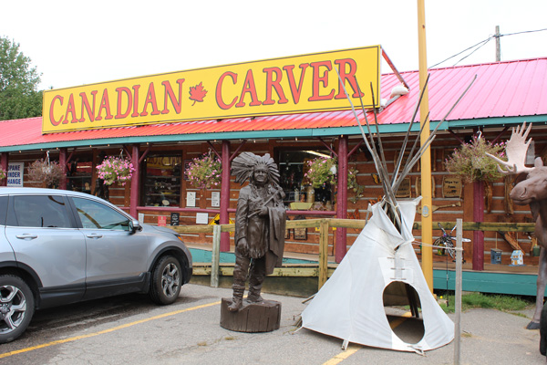 Sault-Ste-Marie-Agawa-crafts---Canadian-Carver-Lets-Discover-ON-1
