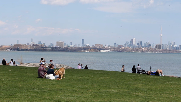 Lets-Discover-ON---Toronto-Humber-Bay---people-watching